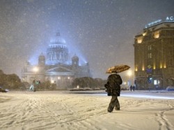 Соль, гранит, песок для скользких улиц